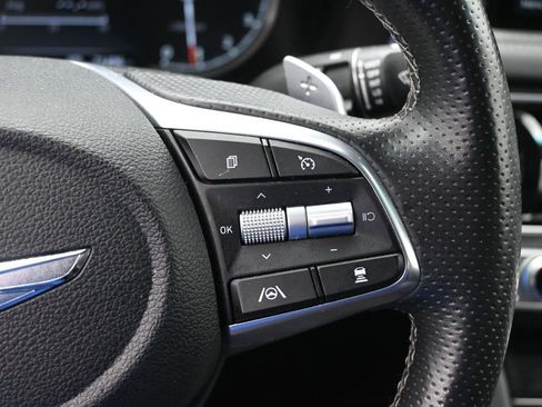 Used 2023 Genesis G70 2.0T image 13