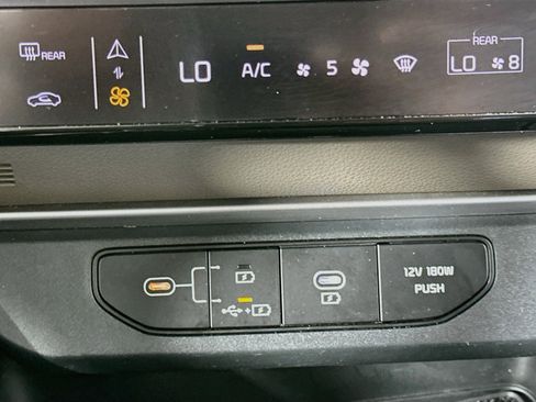 Used 2025 Kia Carnival FWD image 26