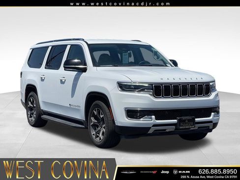 Used 2024 Jeep Wagoneer L Series III w/ Flexible Seating Group AWD/4WD image 1