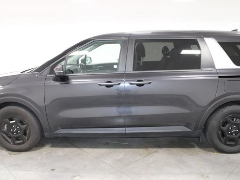 Used 2025 Kia Carnival FWD image 6