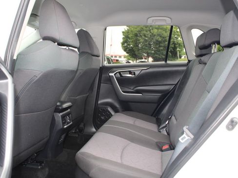 Used 2025 Toyota RAV4 XLE AWD/4WD image 17