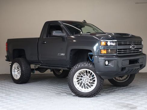 Used 2017 Chevrolet Silverado 1500 LT w/ LT Convenience Package AWD/4WD image 2