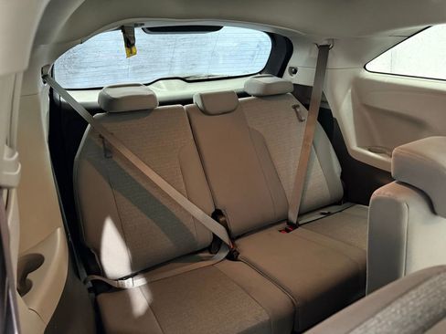 Used 2024 Toyota Sienna LE image 27