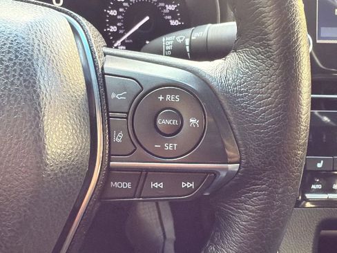 Used 2022 Toyota Avalon XLE FWD image 11