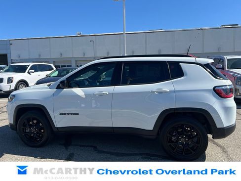 Used 2025 Jeep Compass Latitude w/ Altitude Special Edition image 6