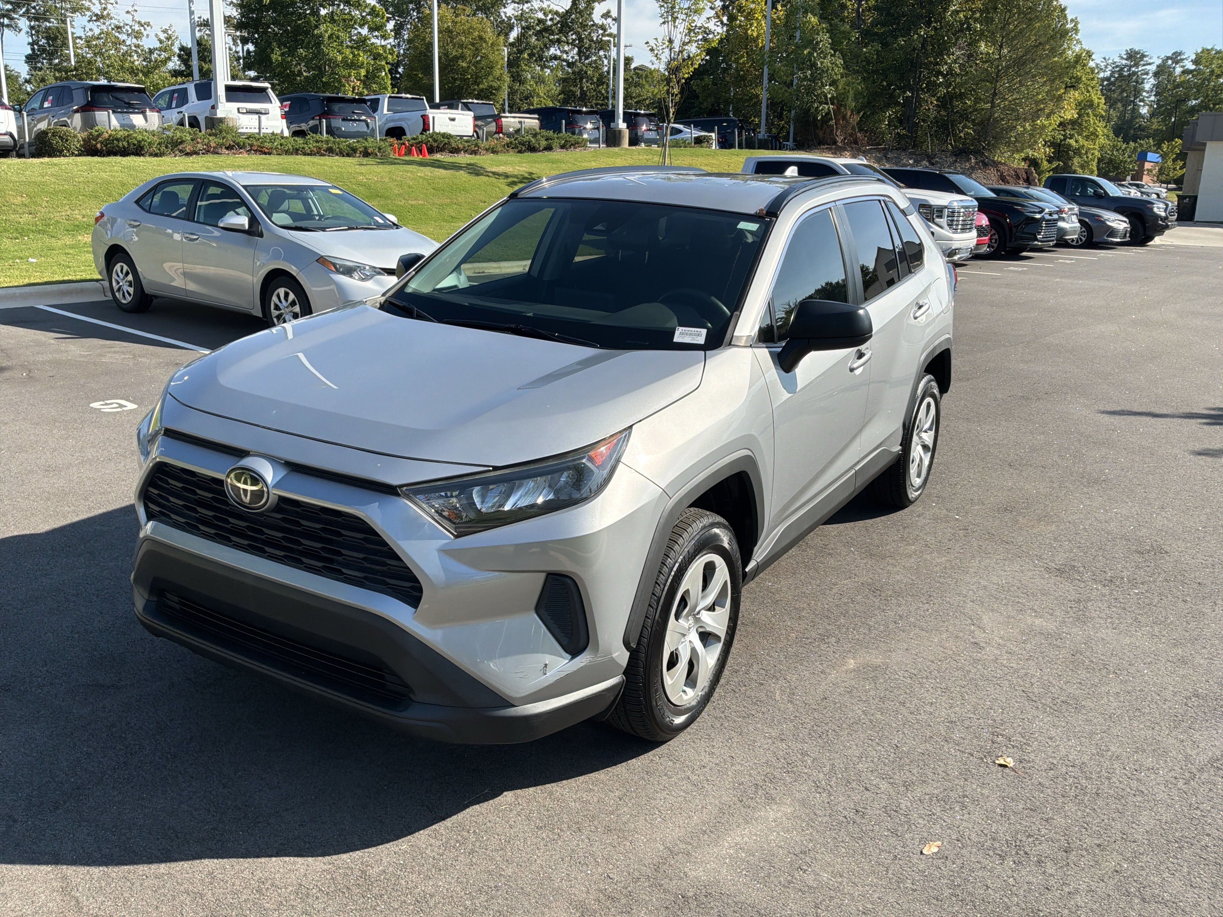 Used 2019 Toyota RAV4 LE FWD image 3