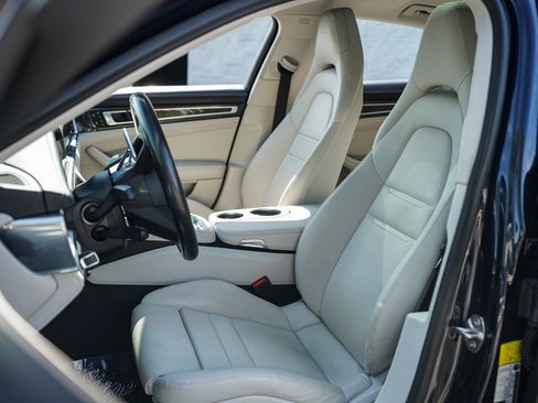 Used 2022 Porsche Panamera 4S w/ Premium Package image 22