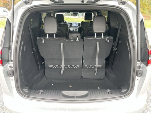 New 2026 Chrysler Pacifica Select image 23