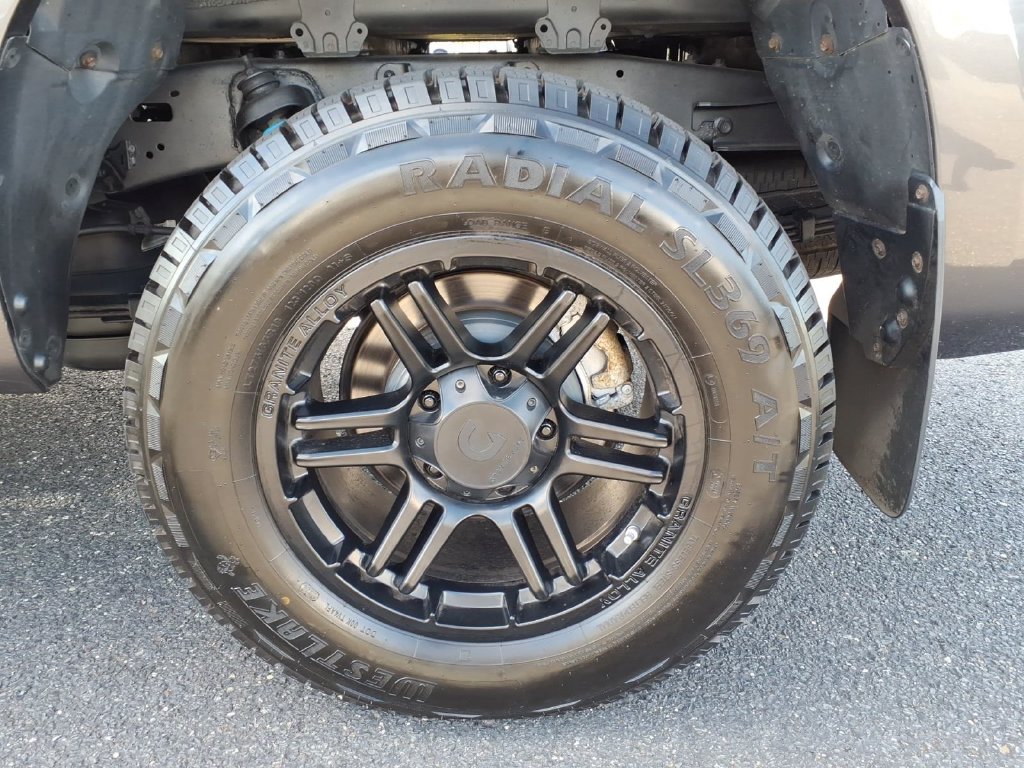 Used 2013 Toyota Tundra 4x4 Double Cab w/ TRD Off-Road Pkg image 17