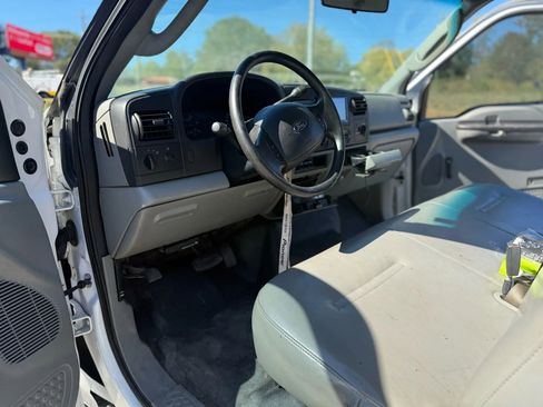 Used 2006 Ford F450 165  W.B. 2D image 23