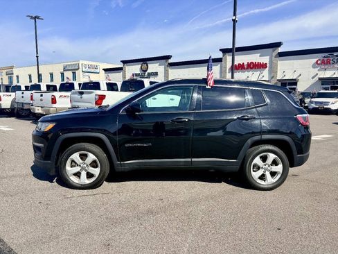 Used 2019 Jeep Compass Latitude w/ Popular Equipment Group AWD/4WD image 3