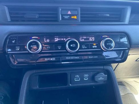 Used 2025 Honda Pilot TrailSport image 16