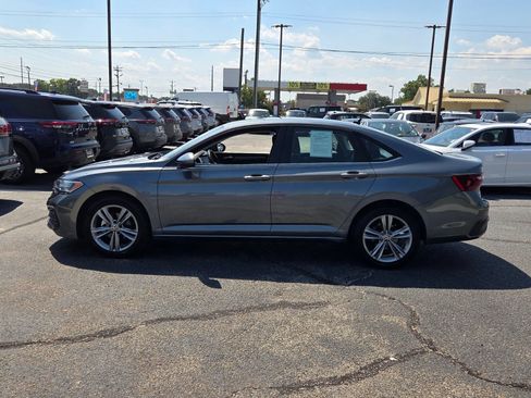 Used 2024 Volkswagen Jetta SE FWD image 4