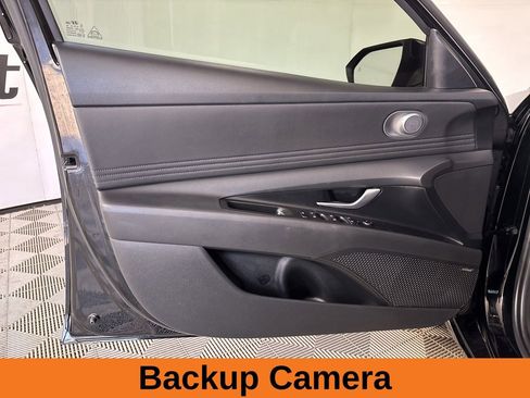 Used 2025 Hyundai Elantra Limited FWD image 9