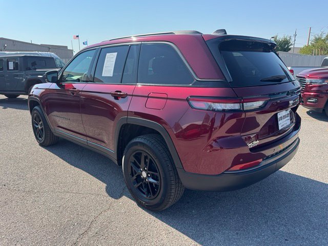 Used 2026 Jeep Grand Cherokee Altitude RWD image 4