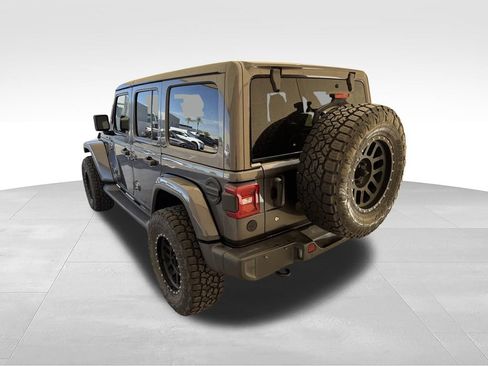 Used 2018 Jeep Wrangler Unlimited Sahara AWD/4WD image 10