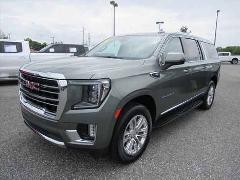 Used 2024 GMC Yukon XL SLT w/ SLT Premium Package AWD/4WD image 3
