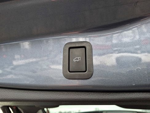 Used 2017 Toyota Highlander Limited Platinum w/ Carpet Mat Package image 30