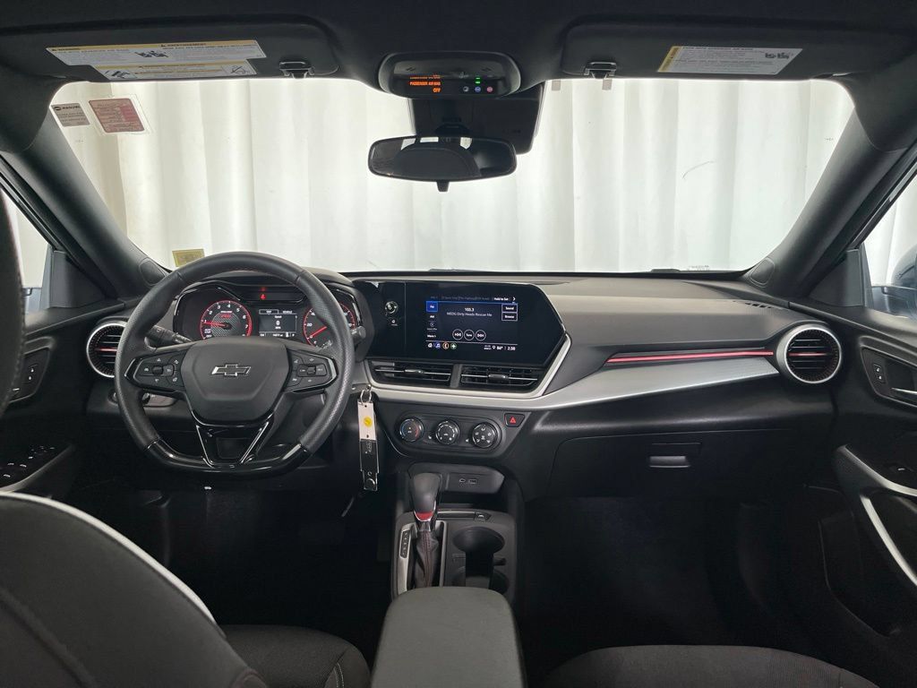 Used 2025 Chevrolet Trax RS w/ Driver Confidence Package FWD image 9