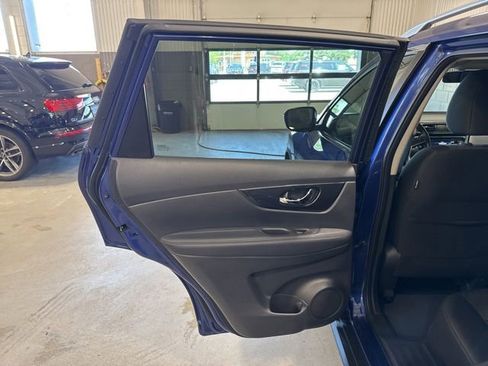 Used 2018 Nissan Rogue SV AWD/4WD image 11
