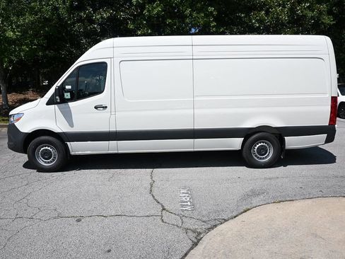 Used 2025 Mercedes-Benz Sprinter 2500 image 3