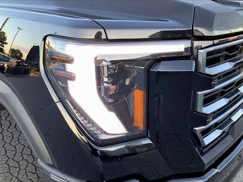 Used 2025 GMC Sierra 2500 AT4 w/ AT4 Premium Plus Package image 26