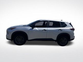Used 2024 Nissan Rogue S FWD video 2