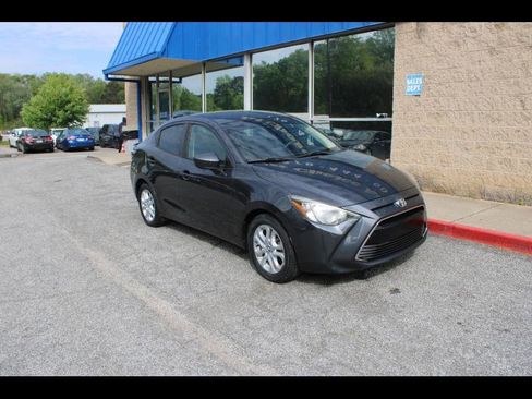 Used 2018 Toyota Yaris iA FWD image 1