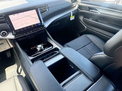 New 2026 Jeep Grand Wagoneer 2WD image 25