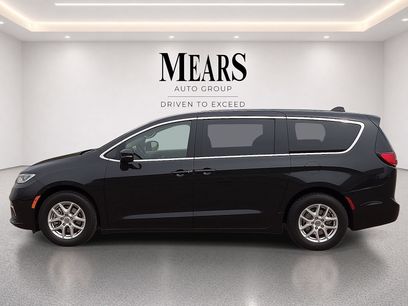 Used 2023 Chrysler Pacifica Touring-L