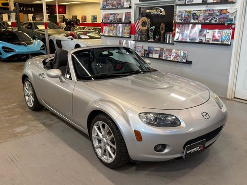Used 2007 MAZDA MX-5 Miata Grand Touring w/ Premium Pkg RWD image 3