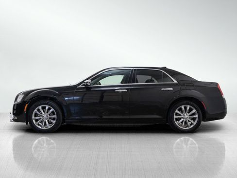 Used 2018 Chrysler 300 Limited image 3