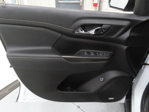 Used 2023 GMC Acadia SLT w/ Elevation Edition FWD image 10