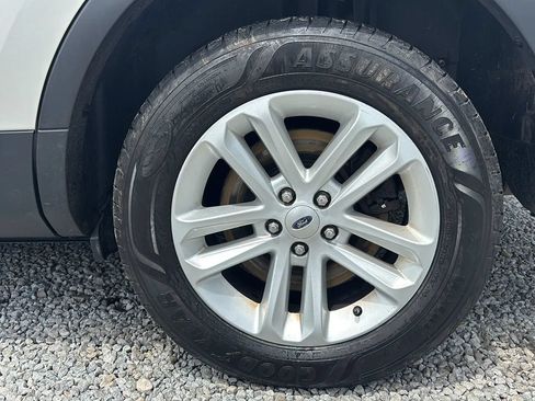 Used 2014 Ford Explorer XLT w/ Equipment Group 202A AWD/4WD image 2