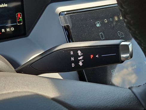 Used 2027 Chevrolet Bolt RS w/ Technology Package FWD image 7