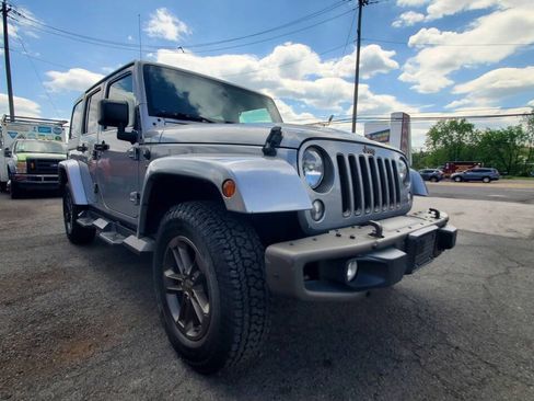 Used 2016 Jeep Wrangler Unlimited Sahara AWD/4WD image 13