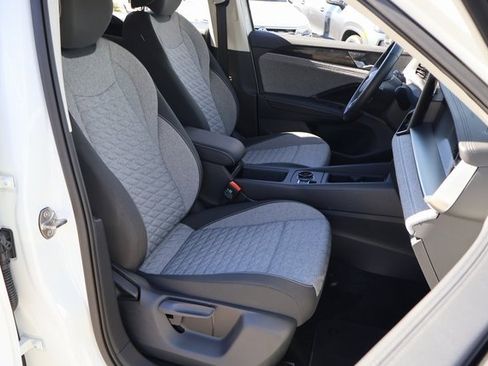 Certified 2025 Volkswagen Tiguan S image 18