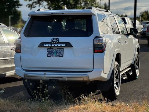 Used 2024 Toyota 4Runner TRD Off-Road Premium AWD/4WD image 2