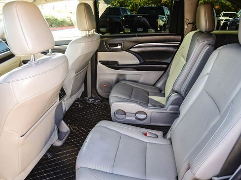 Used 2017 Toyota Highlander Limited image 22