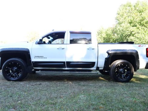 Used 2017 Chevrolet Silverado 1500 LT image 2