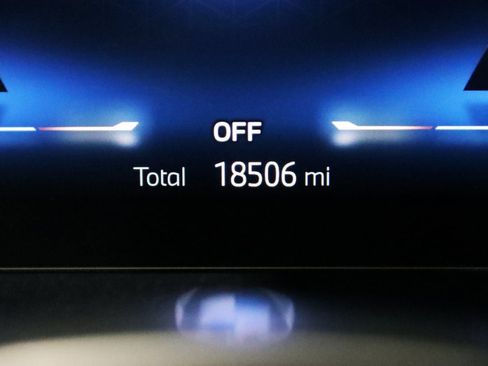 Used 2023 BMW 760i xDrive image 18