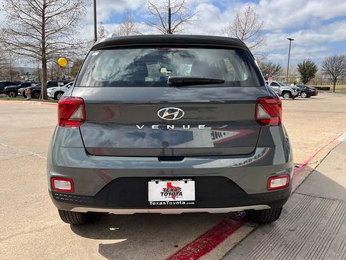 Used 2025 Hyundai Venue SEL image 7