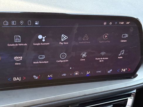 Used 2025 Chevrolet Traverse LT image 25