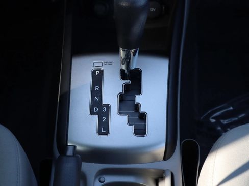 Used 2010 Hyundai Elantra GLS FWD image 21
