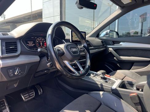 Used 2018 Audi SQ5 Premium Plus w/ Navigation Package image 2