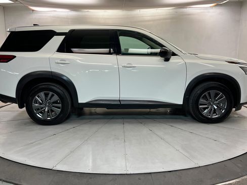 Used 2025 Nissan Pathfinder S FWD image 7