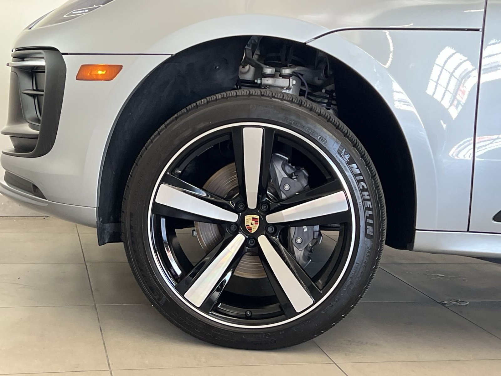 Used 2024 Porsche Macan AWD/4WD image 11