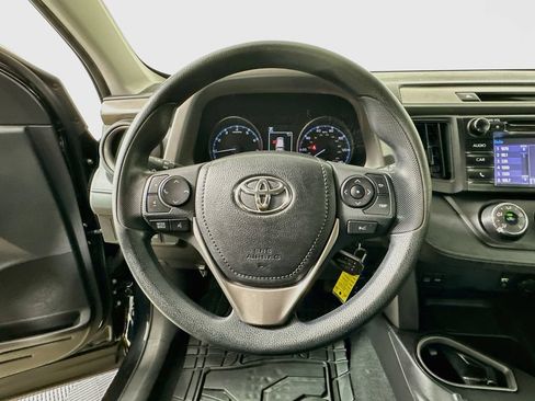 Used 2017 Toyota RAV4 LE FWD image 13