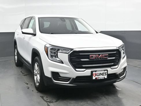 Used 2024 GMC Terrain SLE AWD/4WD image 4