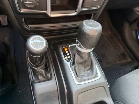Used 2023 Jeep Gladiator Sport AWD/4WD image 19